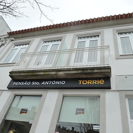 Отель Pensao Santo Antonio Вила-Нова-ди-Фамаликан Экстерьер фото